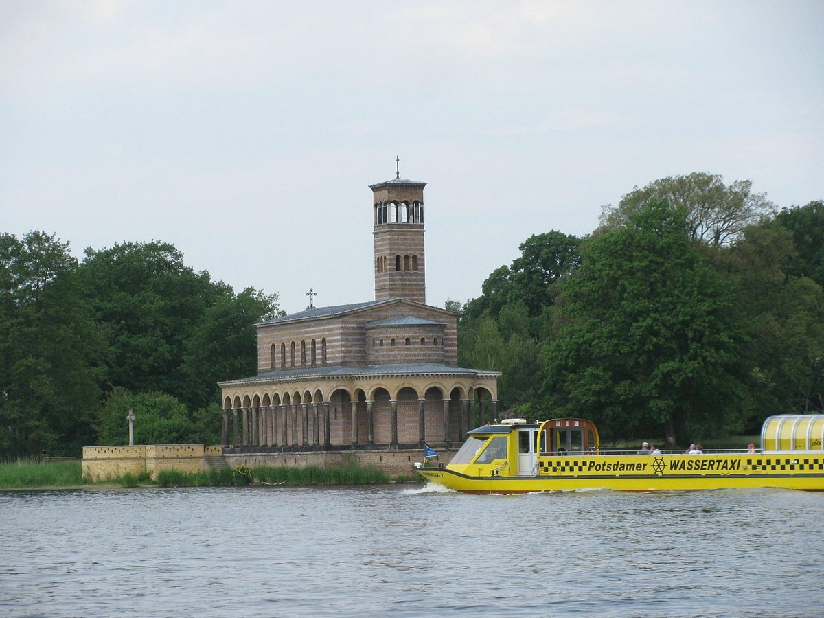 자크로 항구의 구세주 교회 (하일란츠키르헤 암 포르트 폰 자크로)